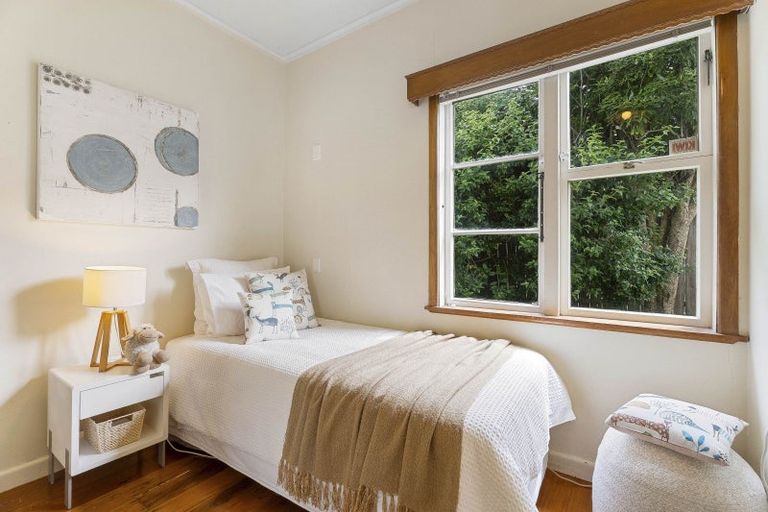 Photo of property in 5 Harbour View Road, Point Chevalier, Auckland, 1022