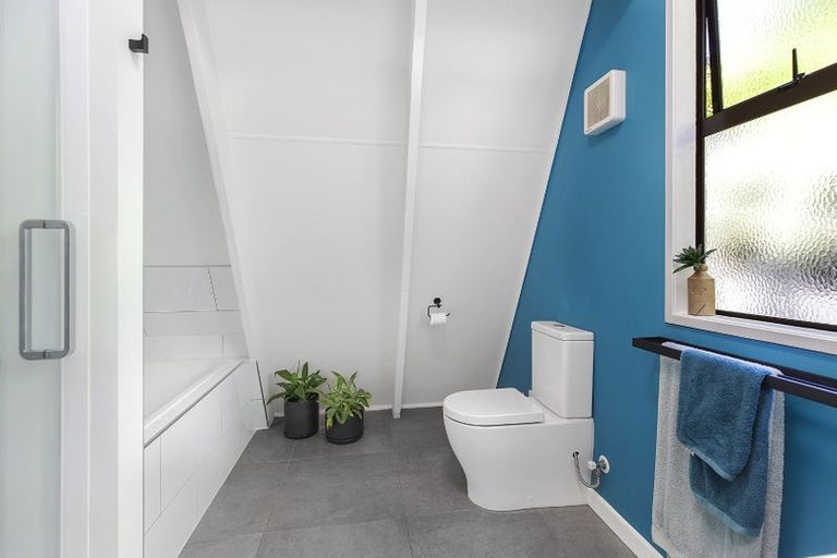 Photo of property in 49 Mantell Street, Seatoun, Wellington, 6022