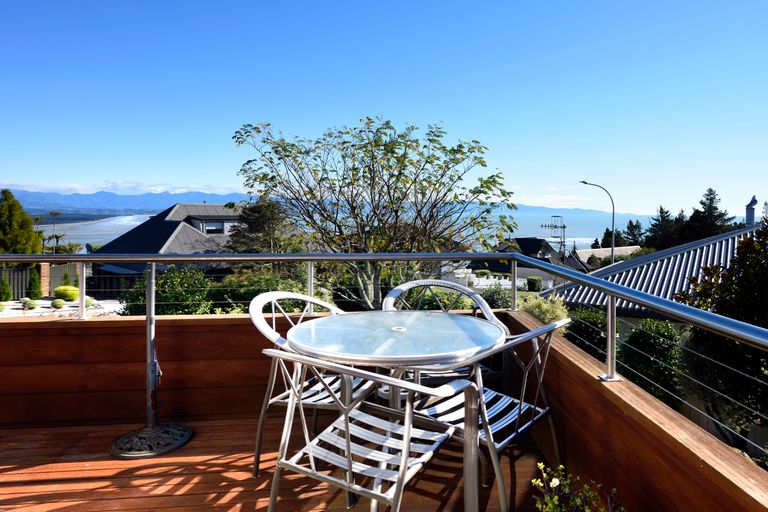Photo of property in 327 Princes Drive, Britannia Heights, Nelson, 7010