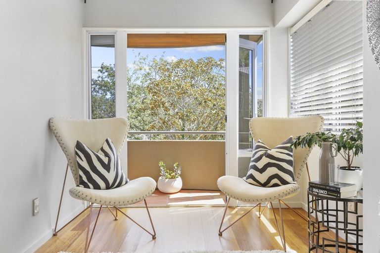 Photo of property in 2/43 Princes Street, Northcote Point, Auckland, 0627