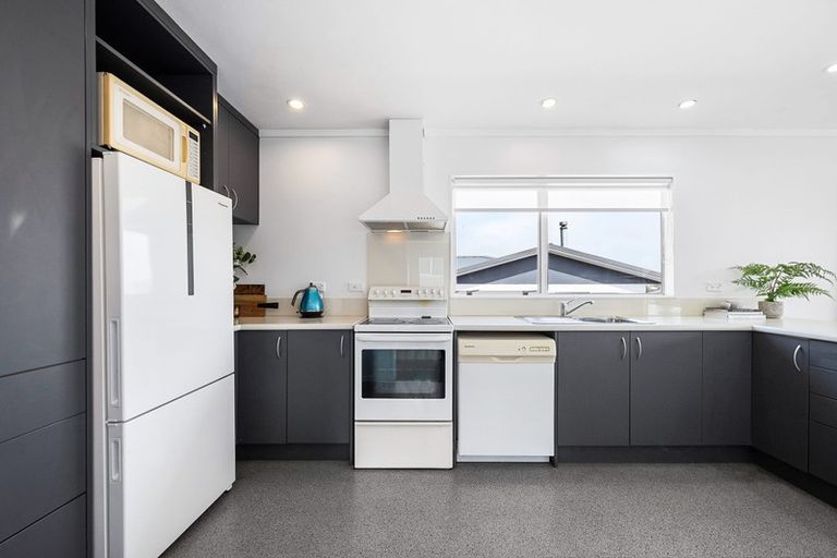 Photo of property in 16 Kaitangata Crescent, Kelson, Lower Hutt, 5010