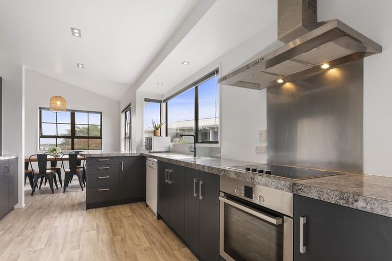 Photo of property in 8 Taurus Place, Kawaha Point, Rotorua, 3010