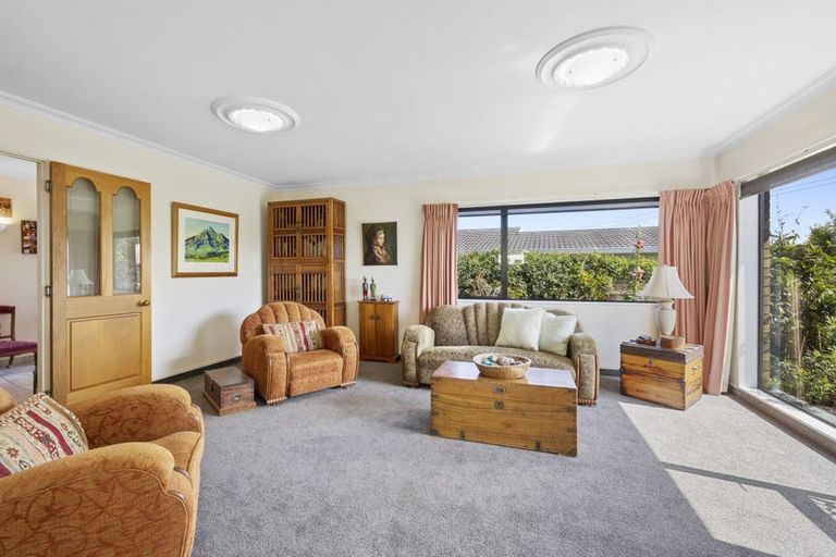 Photo of property in 13 Karina Road, Merrilands, New Plymouth, 4312