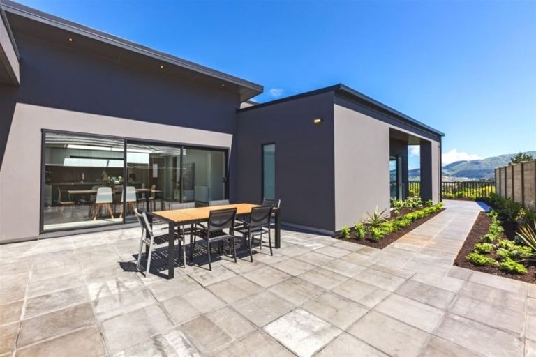 Photo of property in 55 Queen Charlotte Drive, Aotea, Porirua, 5024