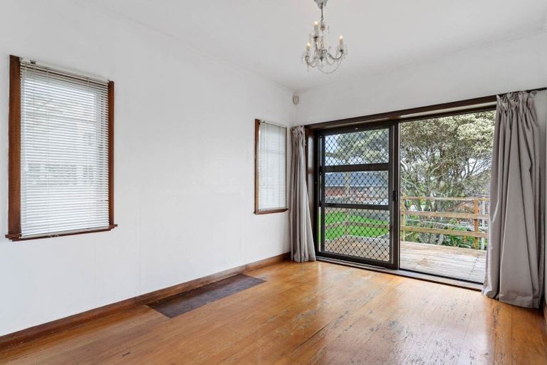Photo of property in 33 St Michaels Avenue, Point Chevalier, Auckland, 1022