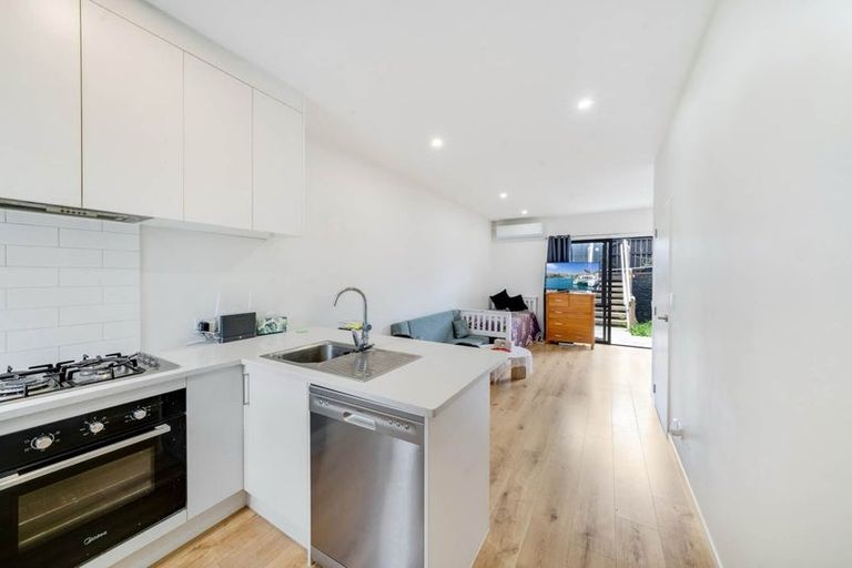 Photo of property in 2 Creekside Way, Flat Bush, Auckland, 2019