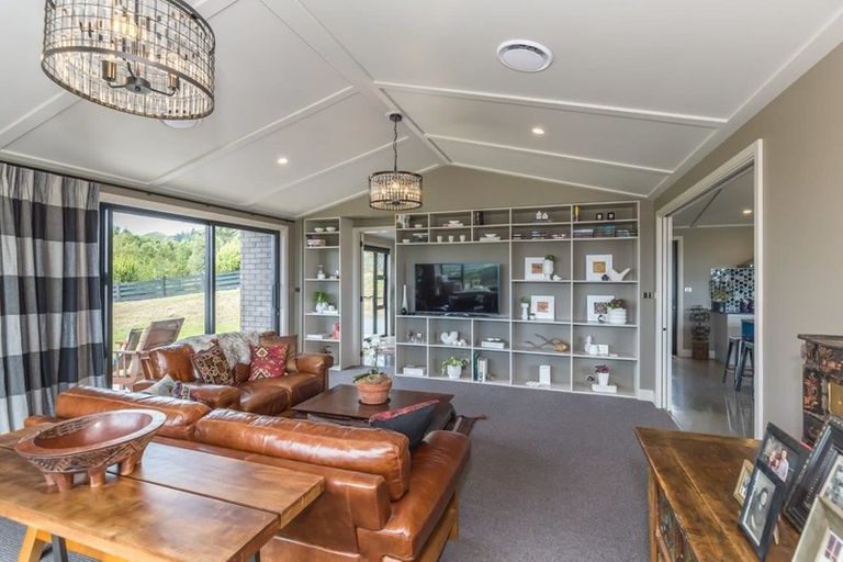 Photo of property in 157 Manakau Heights Drive, Manakau, Levin, 5573