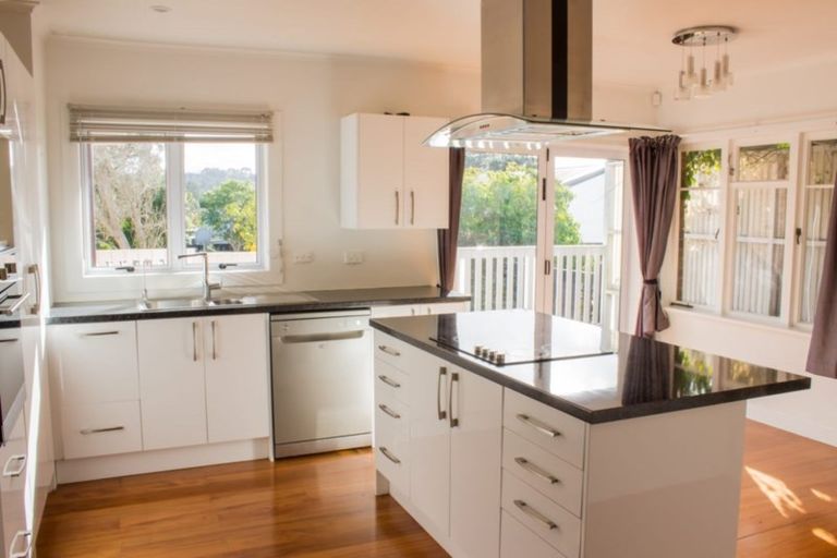 Photo of property in 176 Beach Haven Road, Beach Haven, Auckland, 0626