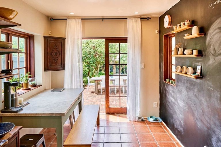 Photo of property in 14 Maire Street, Eastbourne, Lower Hutt, 5013