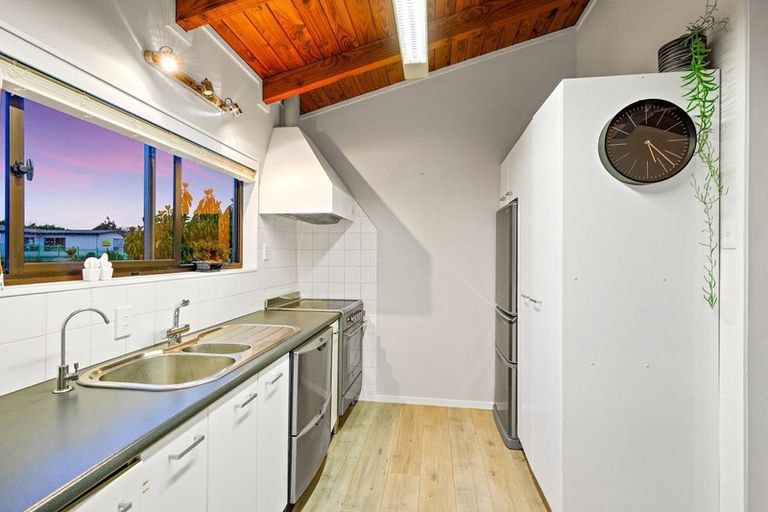 Photo of property in 117 Oreil Avenue, West Harbour, Auckland, 0618