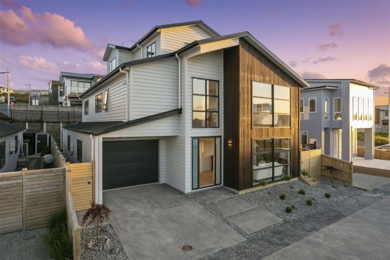 Photo of property in 8 Turutu Place, Long Bay, Auckland, 0630