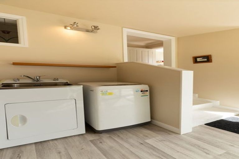 Photo of property in 43 Knowles Street, Terrace End, Palmerston North, 4410