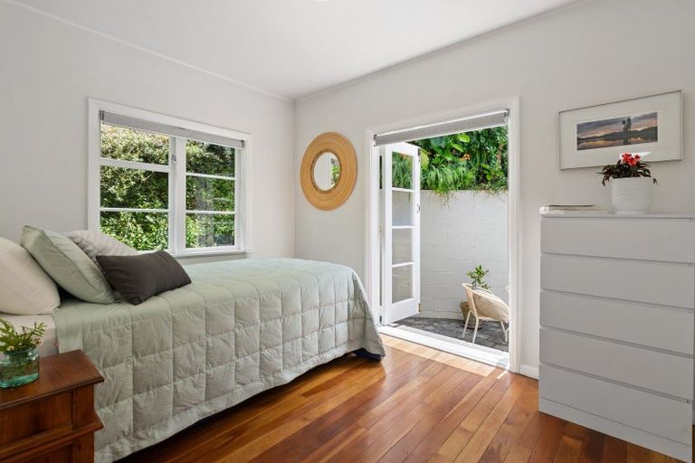 Photo of property in 7 Houghton Bay Road, Houghton Bay, Wellington, 6023