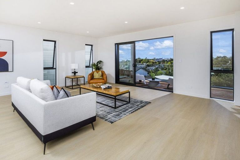 Photo of property in 591c East Coast Road, Browns Bay, Auckland, 0632