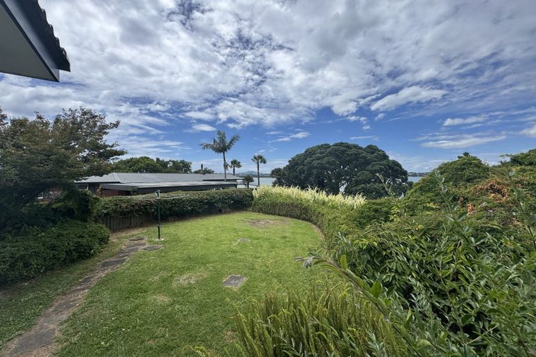 Photo of property in 27 Heath Avenue, Northcote, Auckland, 0627