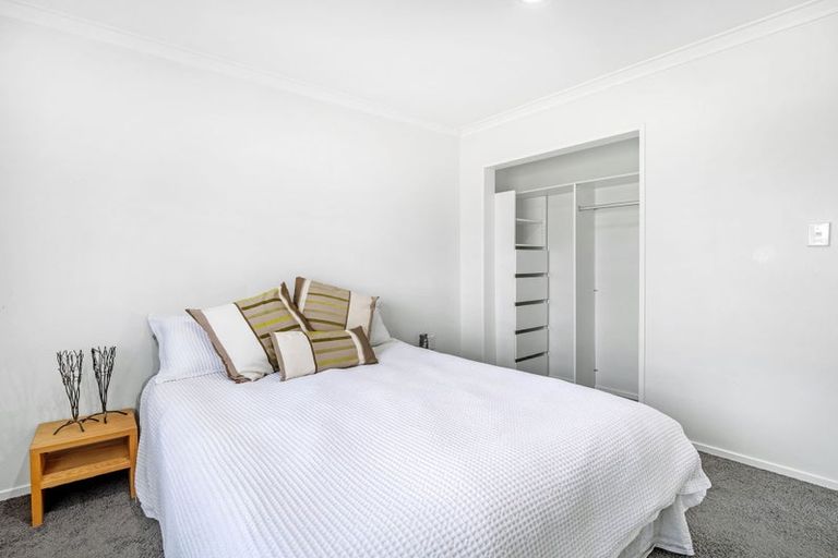 Photo of property in 10 Hollows Crescent, Takaro, Palmerston North, 4412