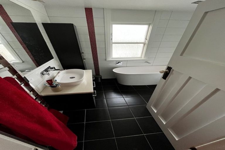 Photo of property in 6 Apuka Street, Brooklyn, Wellington, 6021