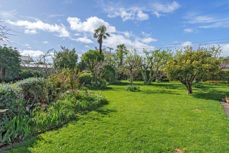 Photo of property in 27 Sackville Street, Martinborough, 5711