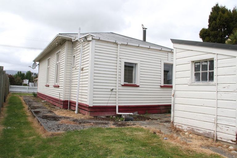 Photo of property in 19 Orawia Road, Tuatapere, 9620