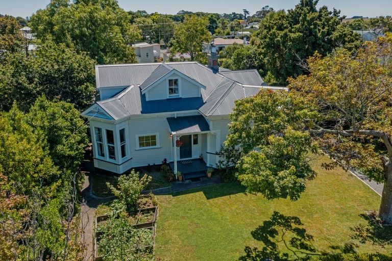 Photo of property in 52 Grey Street, Marton, 4710