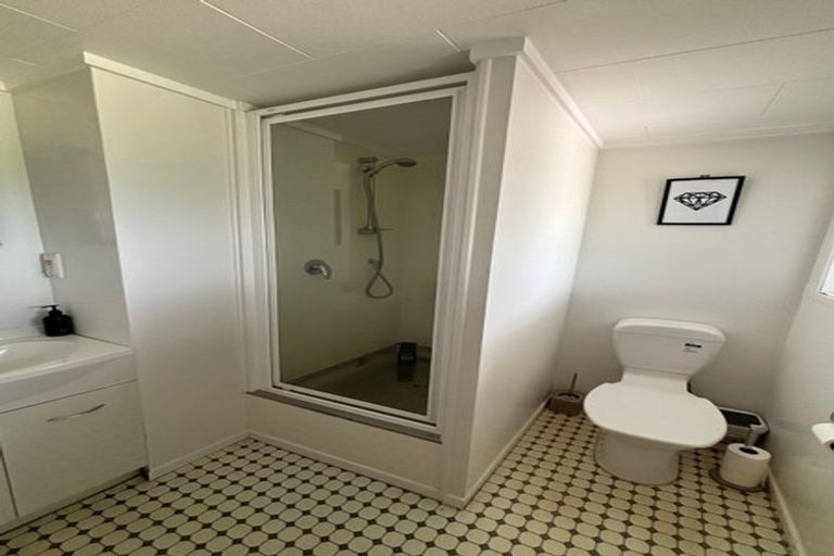 Photo of property in 2 Marlborough Avenue, Glenfield, Auckland, 0629