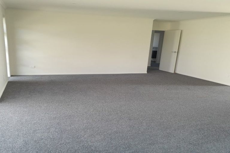 Photo of property in 69 Kaurinui Crescent, One Tree Point, 0118