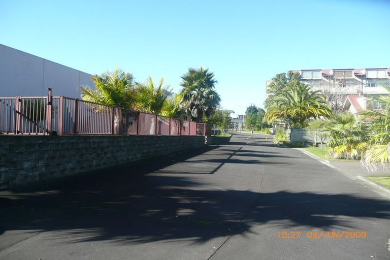 Photo of property in 2c/30 Westward Ho, Glen Eden, Auckland, 0602