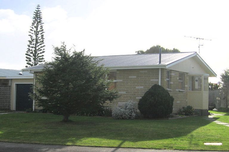 Photo of property in 3 Victor Grove, Waikanae Beach, Waikanae, 5036