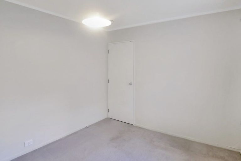 Photo of property in 1/31 Glucina Avenue, West Harbour, Auckland, 0618