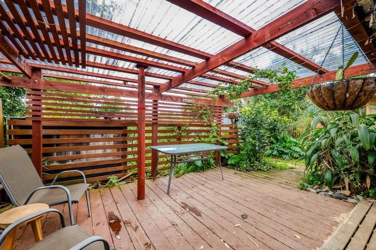 Photo of property in 34 Endeavour Street, Marfell, New Plymouth, 4310