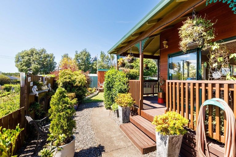 Photo of property in 537 Richmond Road, Lepperton, New Plymouth, 4373