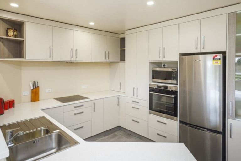 Photo of property in 32 Stoneleigh Lane, Aokautere, Palmerston North, 4471