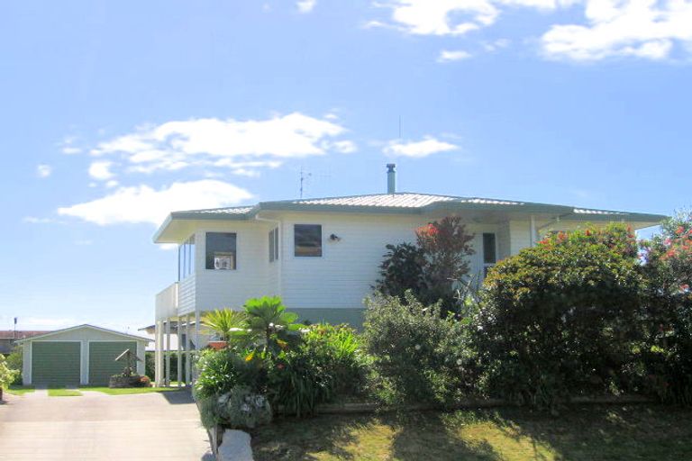 Photo of property in 239 Seaforth Road, Waihi Beach, 3611