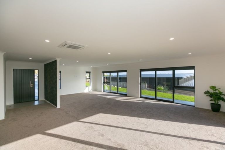 Photo of property in 3f Honeyfield Drive, Whalers Gate, New Plymouth, 4310