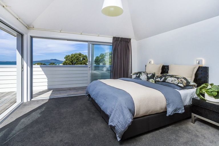 Photo of property in 17 Ocean View Road, Milford, Auckland, 0620