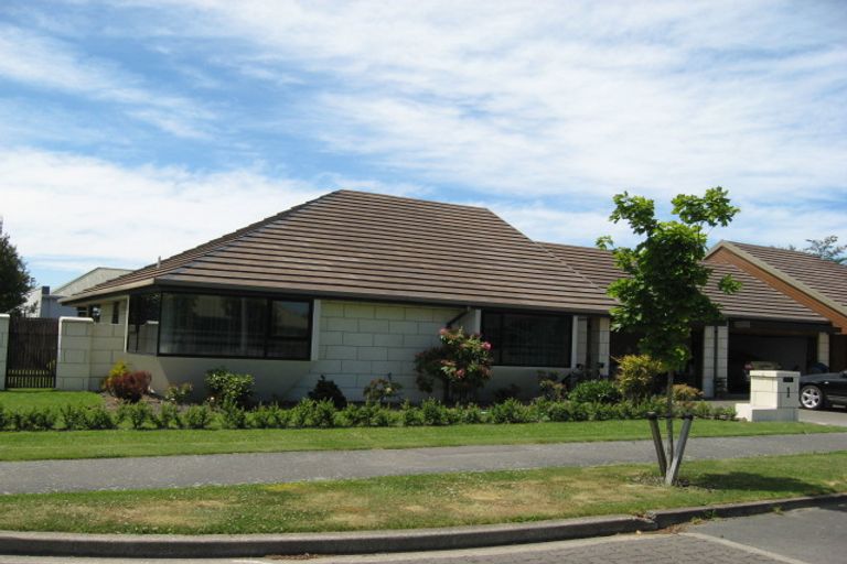 Photo of property in 1 Harlech Mews, Avonhead, Christchurch, 8042