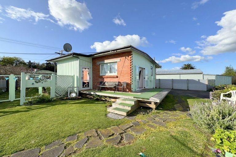 Photo of property in 11 Waverley Street, Waipawa, 4210
