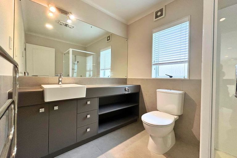 Photo of property in 22 Pickaberry Avenue, Karaka, Papakura, 2113