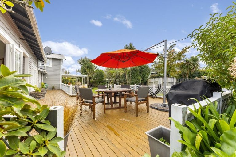 Photo of property in 1 Oriel Place, Levin, 5510