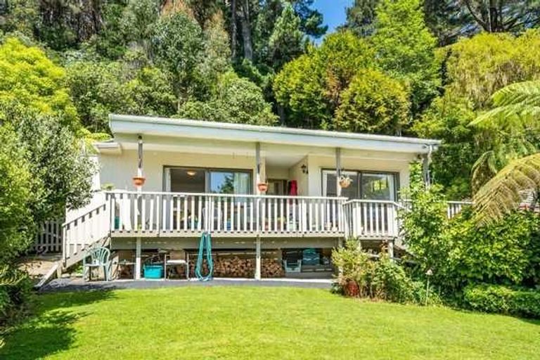Photo of property in 14 Hine Road, Wainuiomata, Lower Hutt, 5014