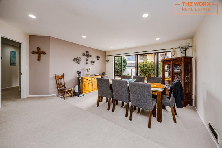 Photo of property in 22 Gillard Place, Eastern Beach, Auckland, 2012