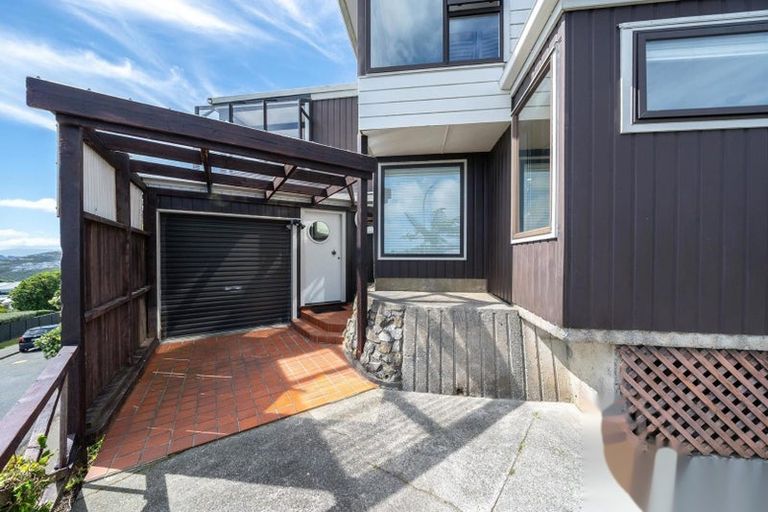 Photo of property in 16 Carluke Street, Paparangi, Wellington, 6037