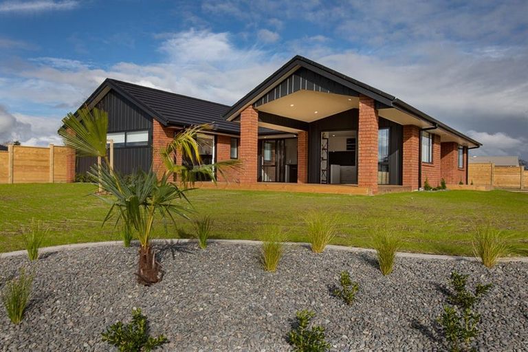 Photo of property in 45 Te Taniwha Road, One Tree Point, 0118