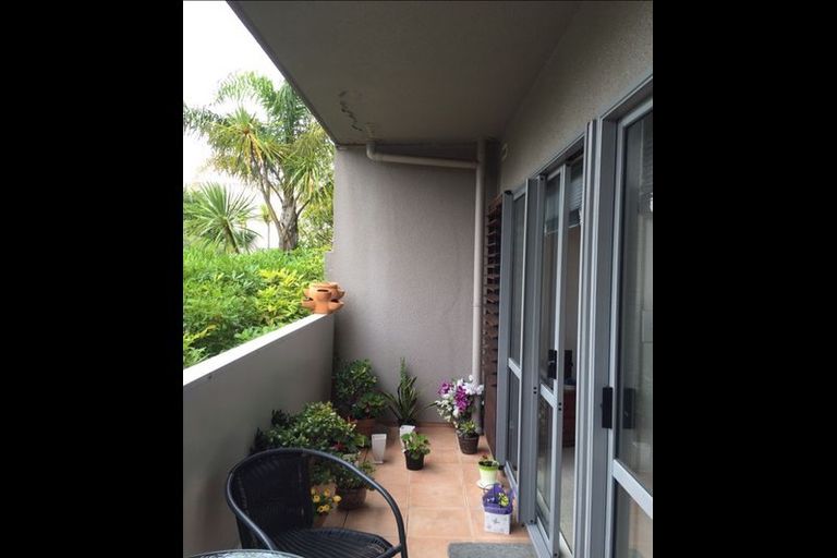 Photo of property in 2c/30 Westward Ho, Glen Eden, Auckland, 0602