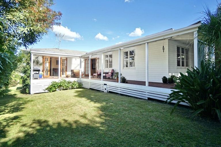 Photo of property in 12 Cameron Road, Te Puke, 3119