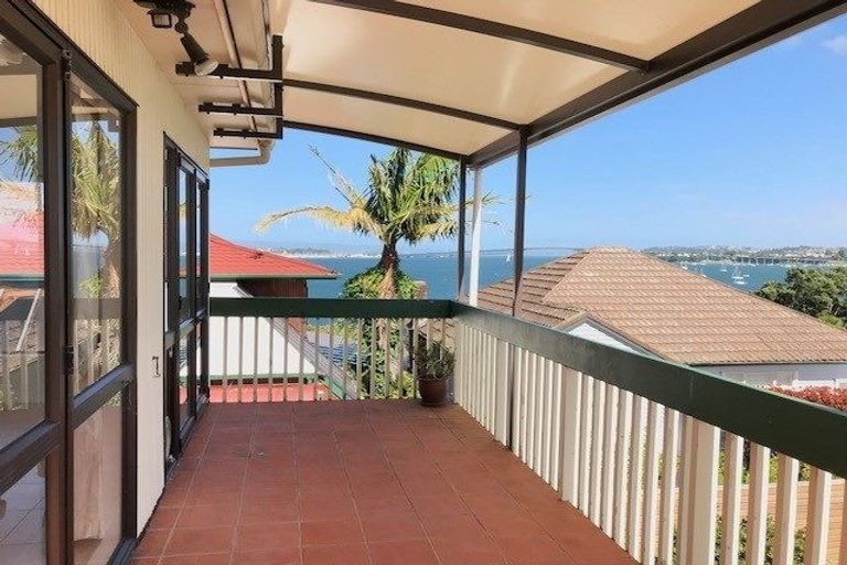 Photo of property in 106a Stanley Point Road, Stanley Point, Auckland, 0624