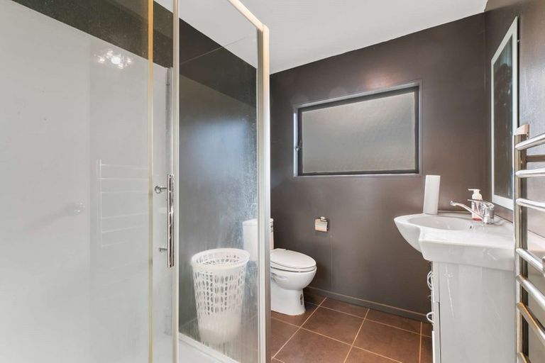 Photo of property in 5/44 Fields Parade, Oteha, Auckland, 0632