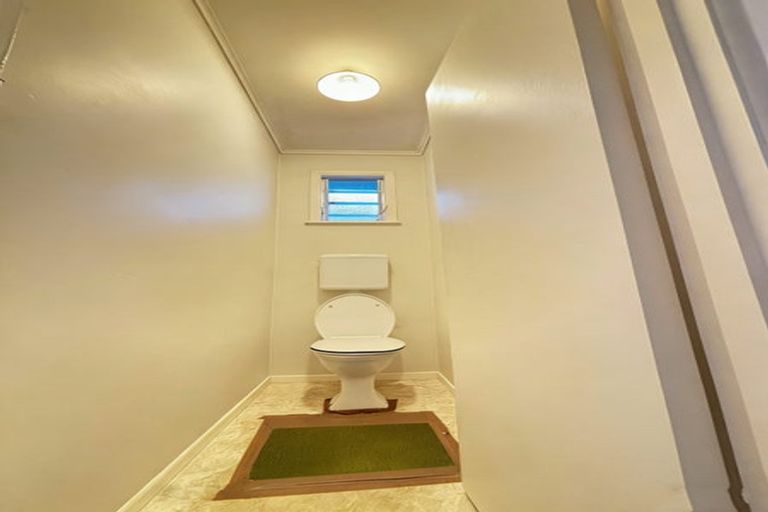 Photo of property in 26 Rotoiti Avenue, Pakuranga Heights, Auckland, 2010