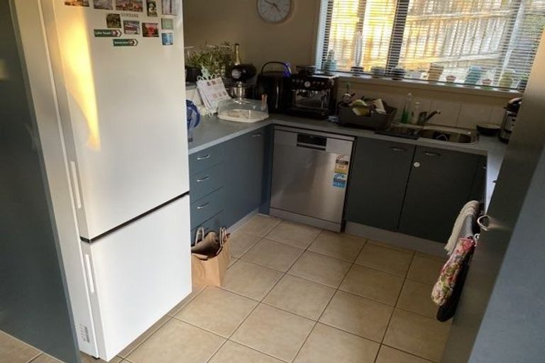 Photo of property in 37 Tiri Tiri Road, Birkdale, Auckland, 0626