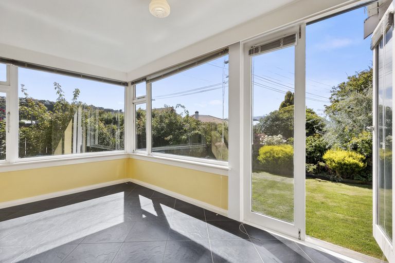 Photo of property in 85 Hargest Crescent, Saint Clair, Dunedin, 9012